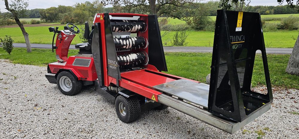 Traktorek 4cyl.Nowy model samojezdna scielarka Twinca samobieżna