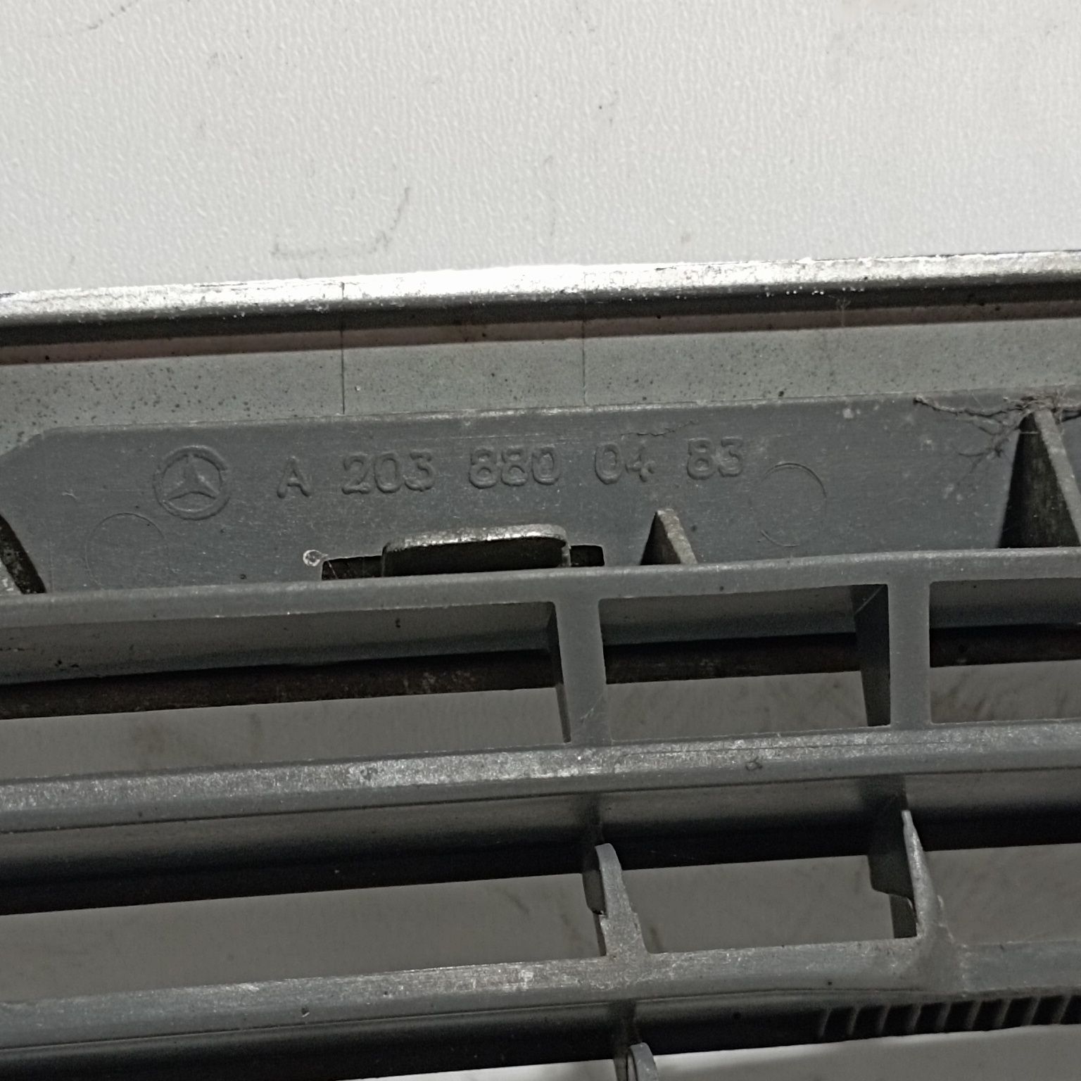 Решітка радіатора Mercedes C-Class W203 (01-07) A2038800483