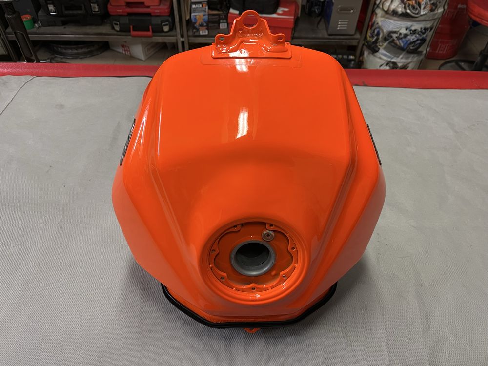 KTM RC200 23r zbiornik paliwa nowy