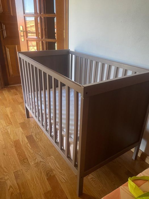 Berço de bébé - IKEA Sundvik - 60 x 120 cm + colchao - como novo