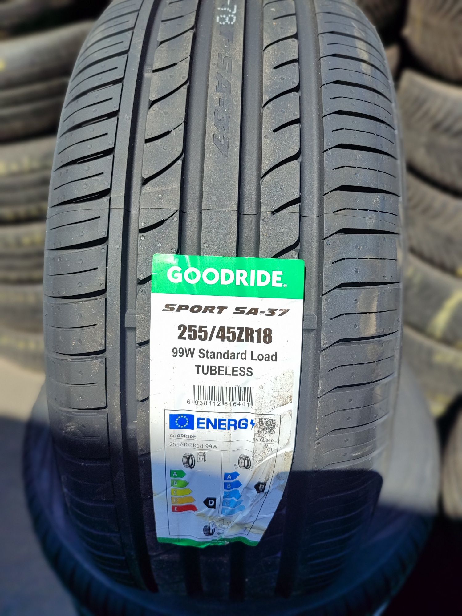 Нові шини Goodride SA37 255/45 R18 99V XL
