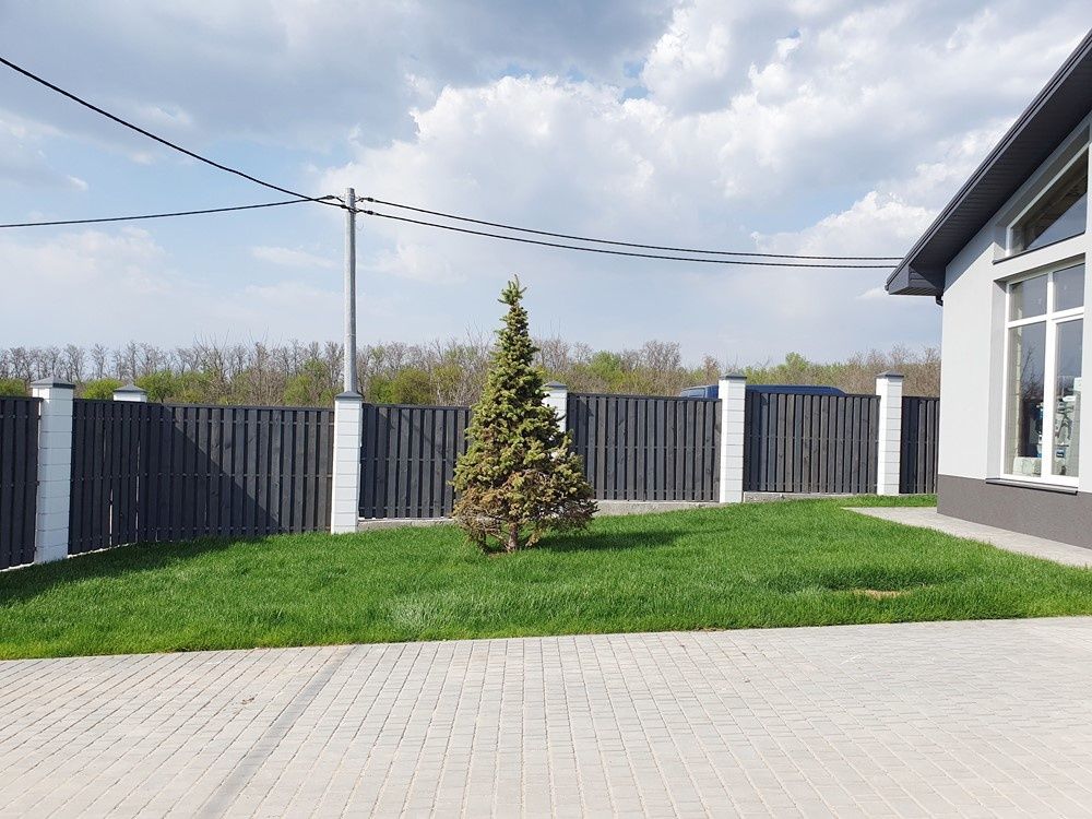 Продам дом с бассейном под отделку Новоалександровка