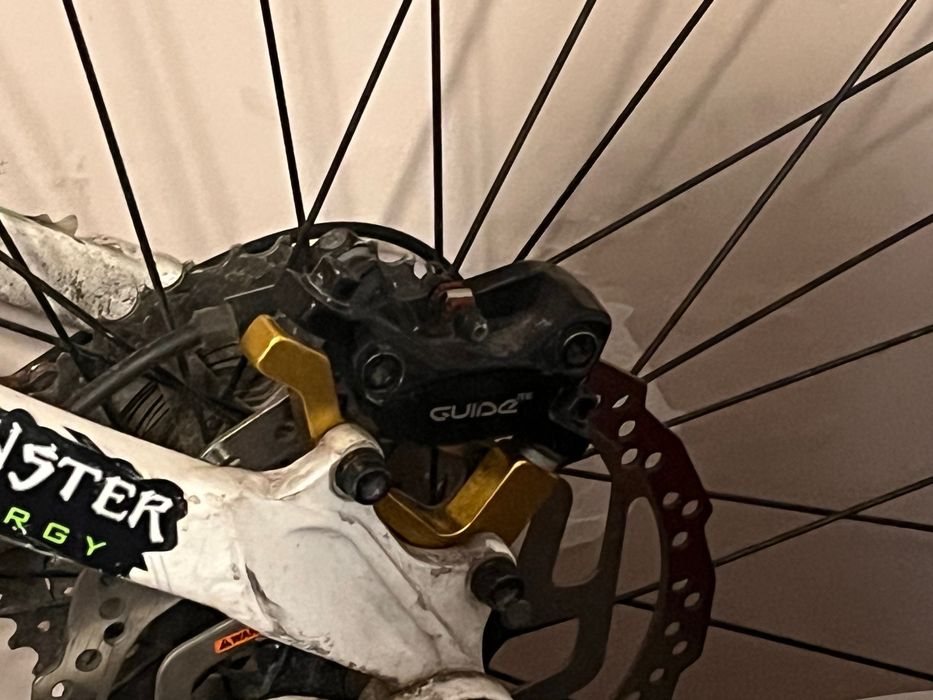 Trek scratch 7 кастом передні тормоза також ідуть в комплект