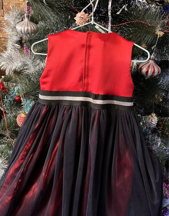 Червона сукня для дівчинки