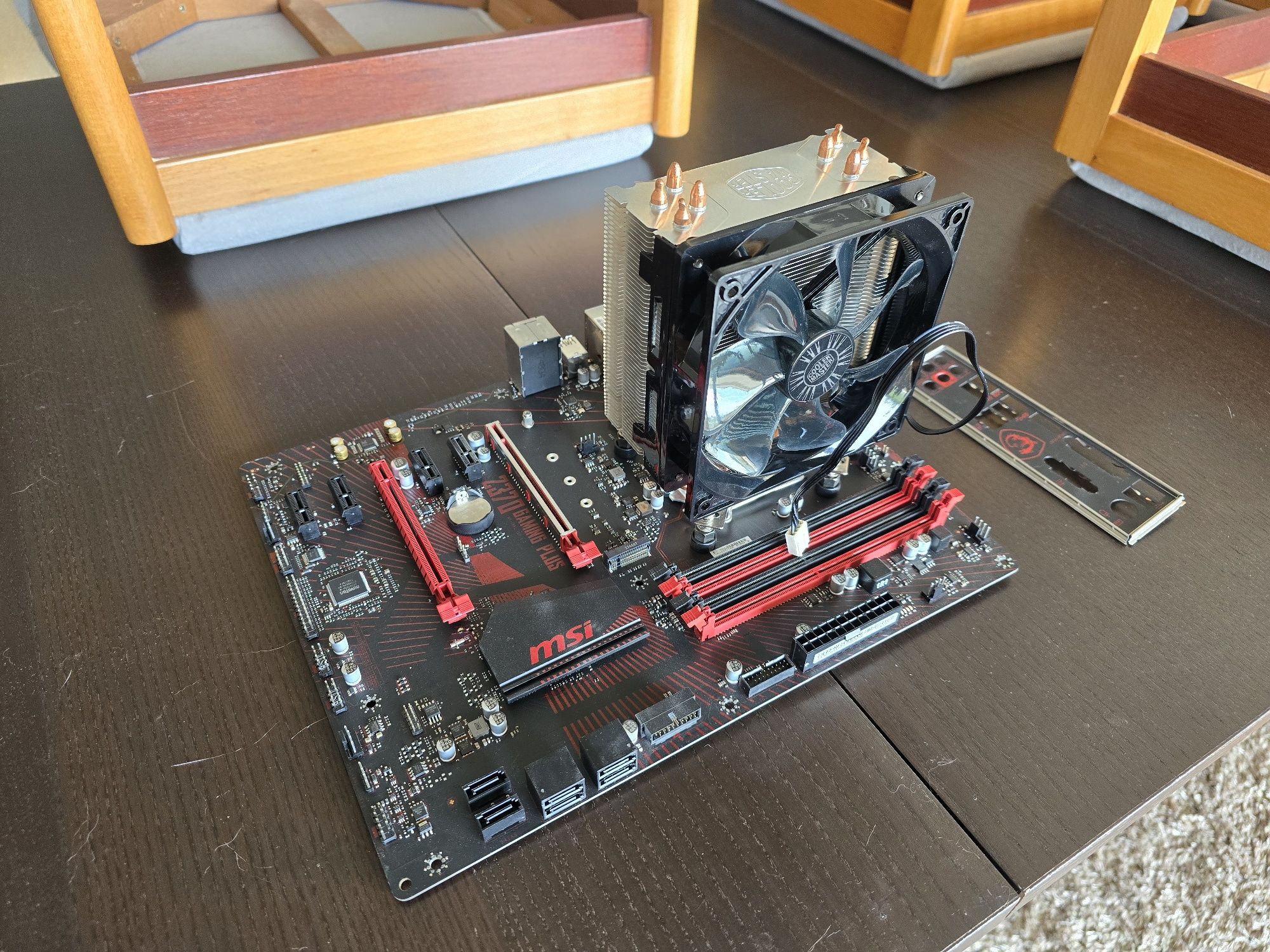 Combo motherboard MSI z370 + intel i5-9600k + cooler master hyper 212