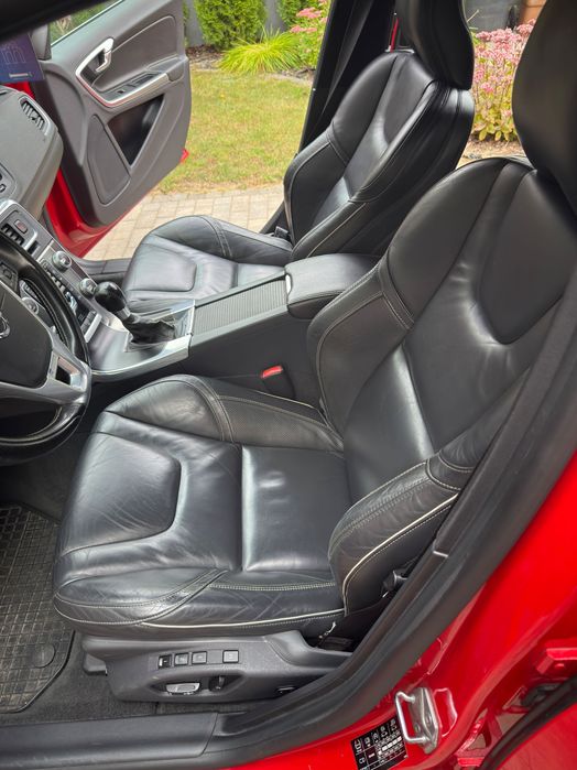 Volvo V60 1.6 T4 180kM R-design manual