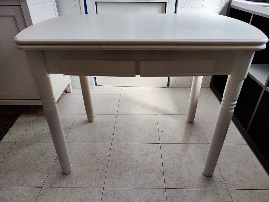 Mesa branca extensível