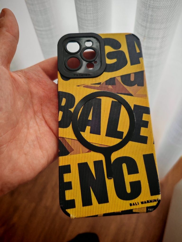 Capa iPhone 12 pro max balenciaga