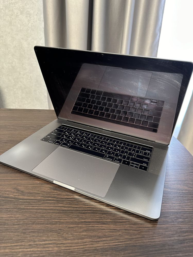 MacBook Pro 15" 16/512GB intel core i7 2017, A1707, Touch Bar