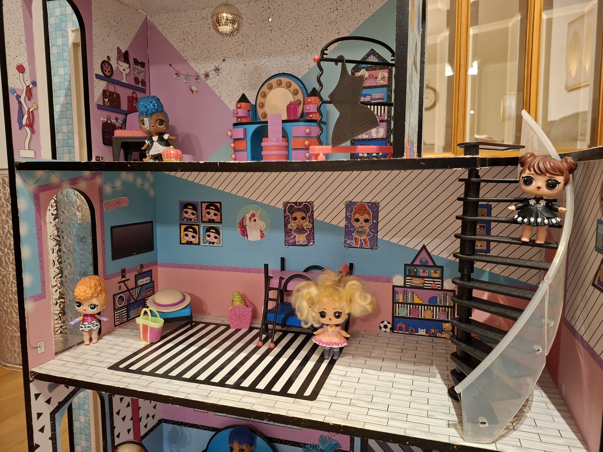 Casa das Bonecas Lol + carrinha + loja de  moda apenas por 50€