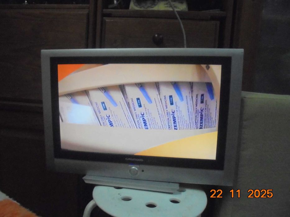 Televisao a funcinar tem comando