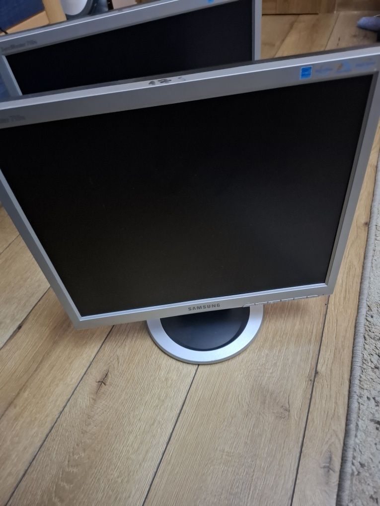 2 monitory pc Samsung