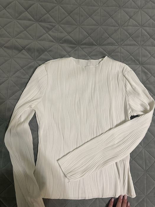 Біла блузка з Тему