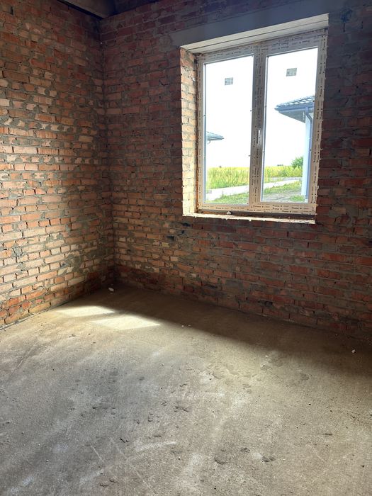 Продам сучасний будинок з гаражем на 6 сотках