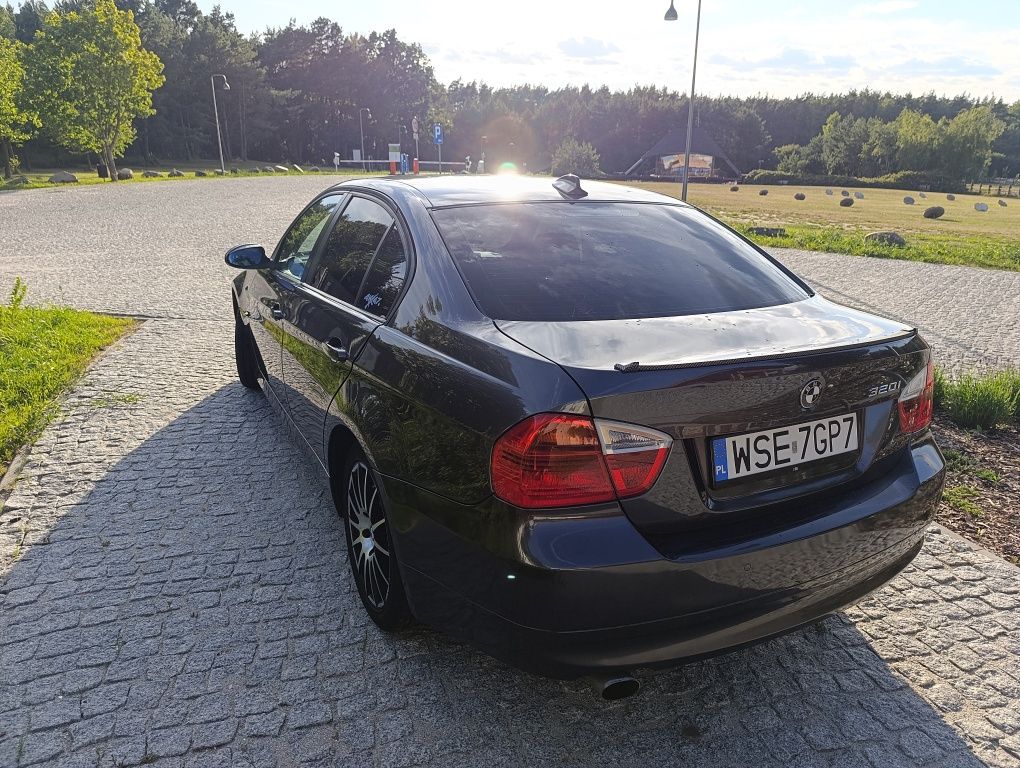 Śliczne * BMW e90 320i benzyna * 150KM * Skrzynia 6 * Alu 17 * Klima *