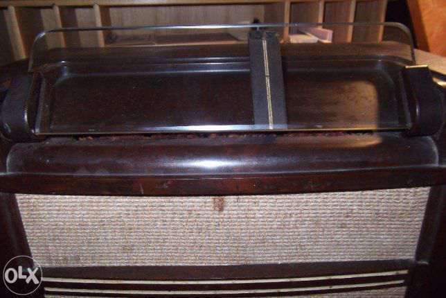 Rádio a válvulas Philips de duas bandas (Onda Média e Onda Curta)