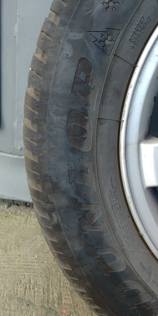 Koła, felgi Volvo. Opony zimowe Dunlop 195/65/15