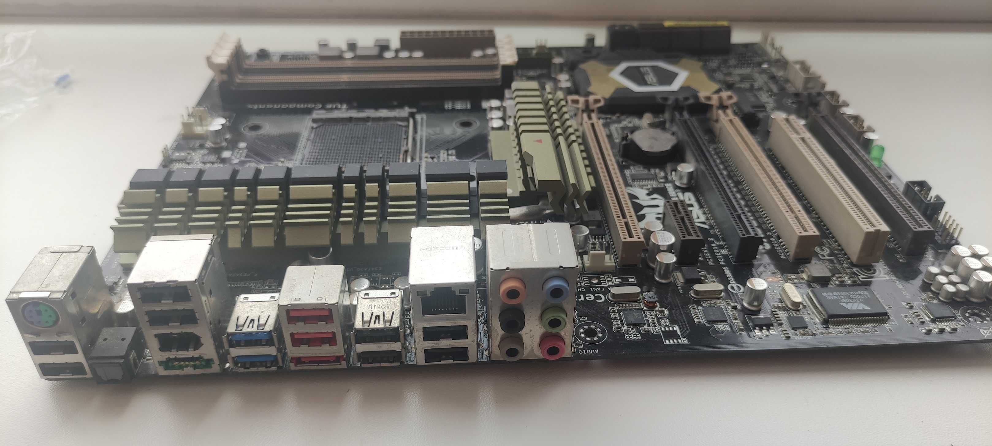 Материнська плата Asus Sabertooth 990FX