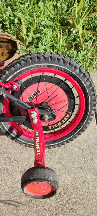 Bicicleta super robusta bom estado c rodinhas vendo ou  troco