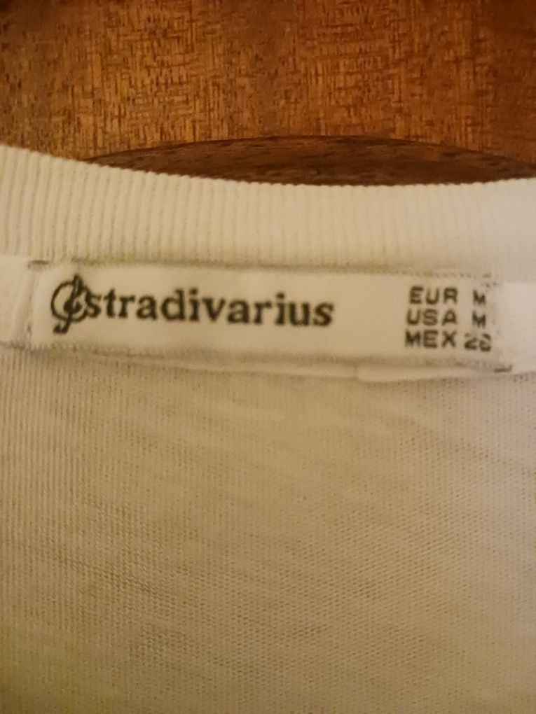 T-shirt branca Stradivarius