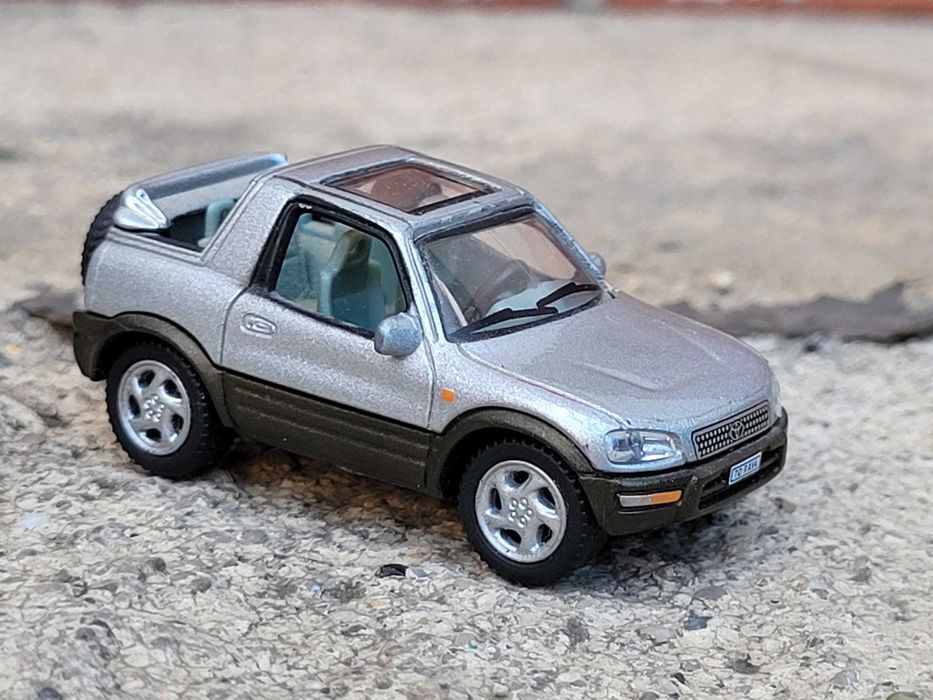 Kolekcja Toyota RAV4 modeli 1:72 makieta unikat hongwell