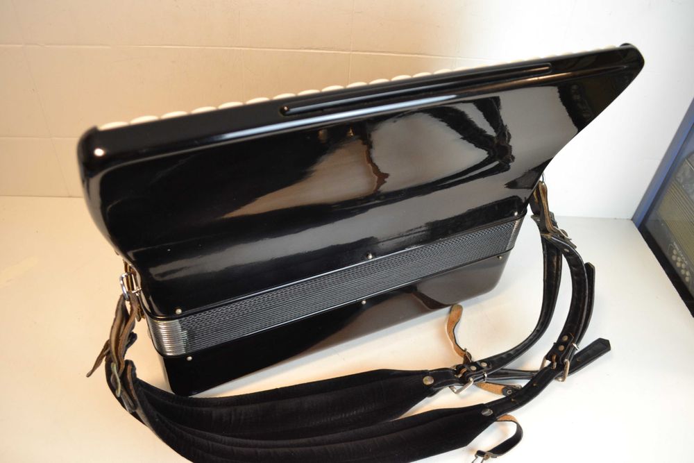 Acordeao hohner Verdi VN 4 Voz, N .437