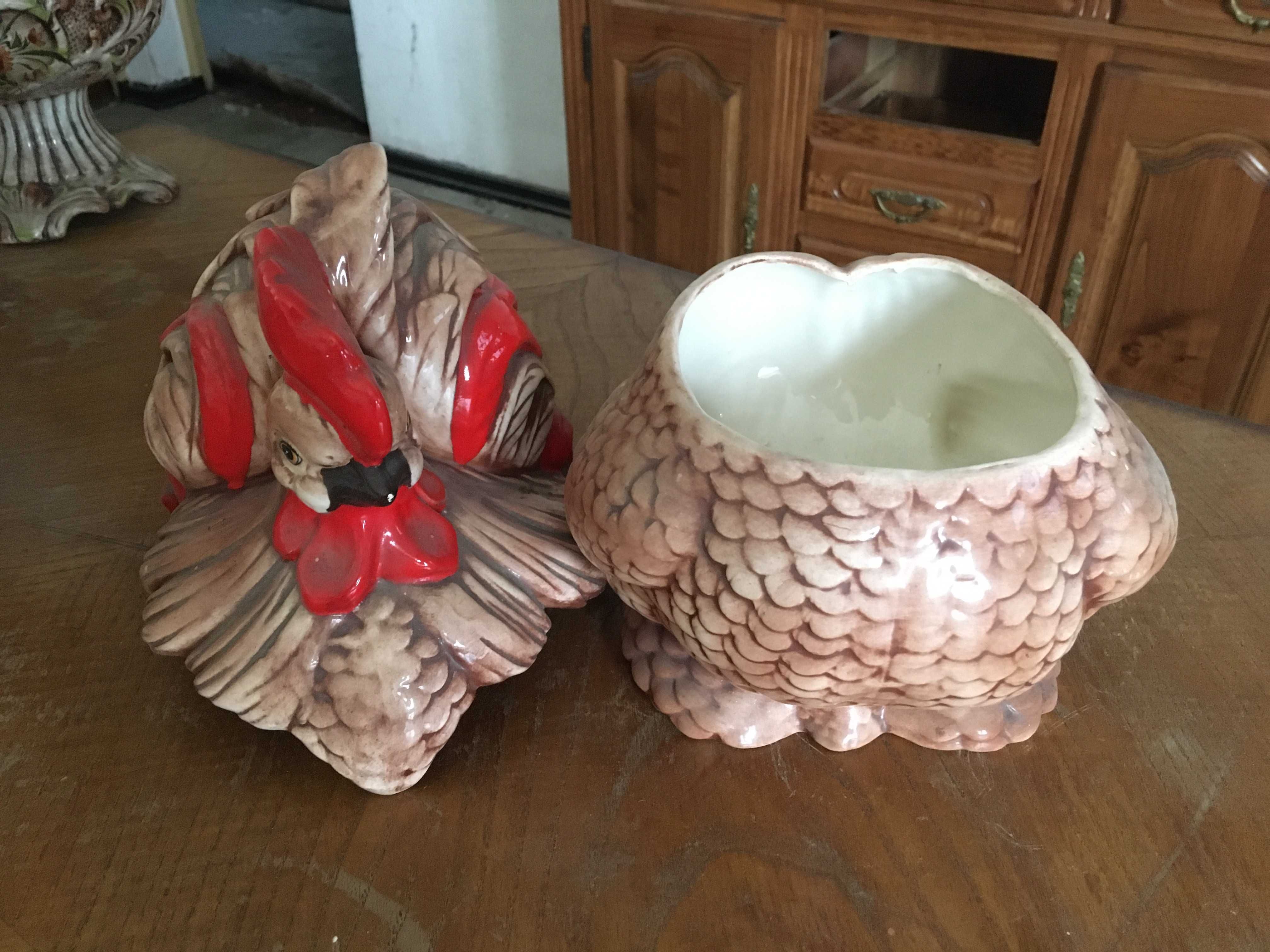 Conjunto de objetos decorativos em cerâmica