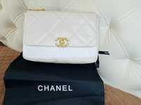 Жіноча сумка в стилі Chanel кремова