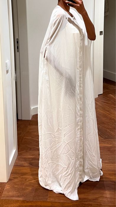 Vestido de noiva com capa personalizada TAM38