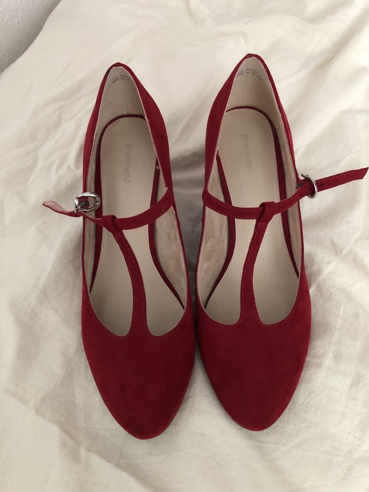 Buty Graceland czerwone czółenka zamszowe skóra ekologiczna na pasku