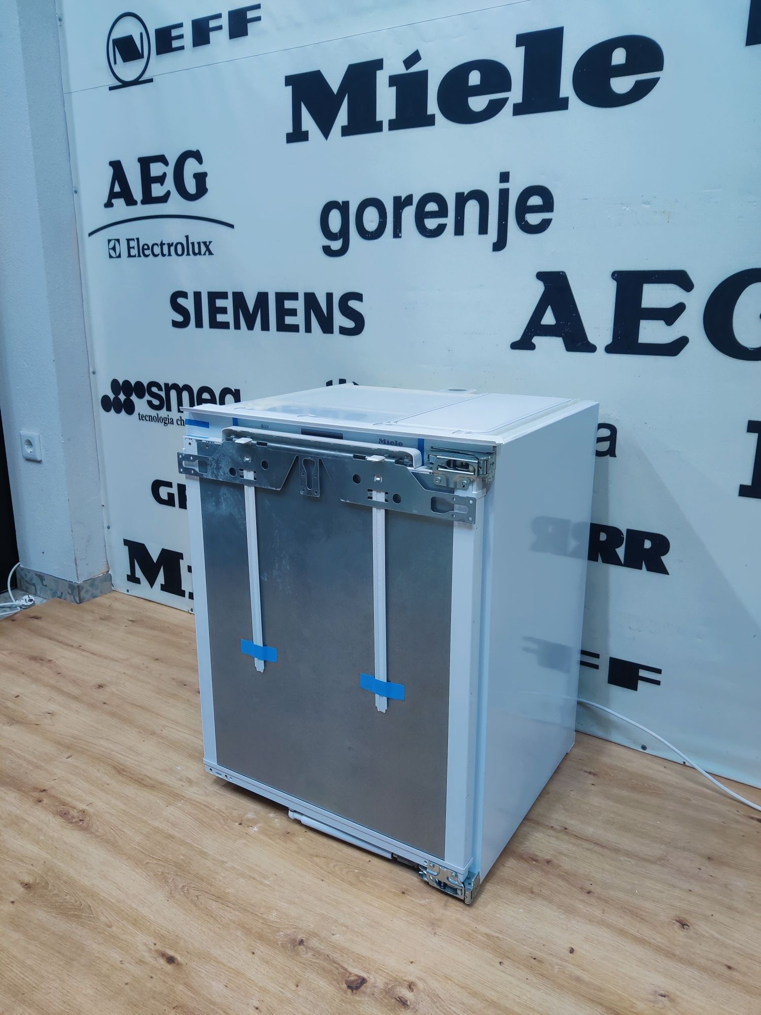 Вбудована морозильна камера під стільницю! MIELE™FN30402i No Frost!