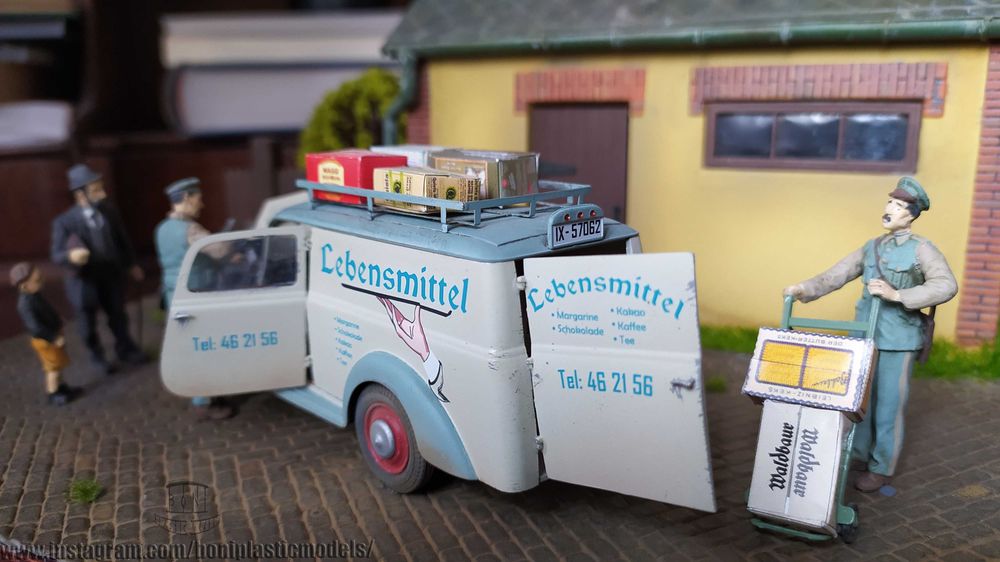 Diorama - modelo vintage em escala 1:35 - Mercedes Benz 170 V