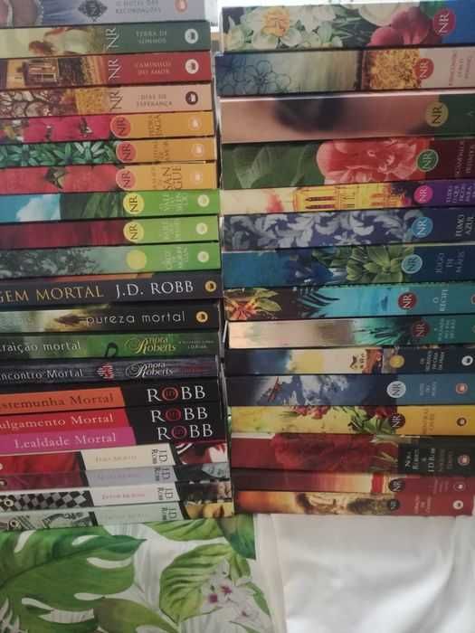 Vendo livros nora Roberts
