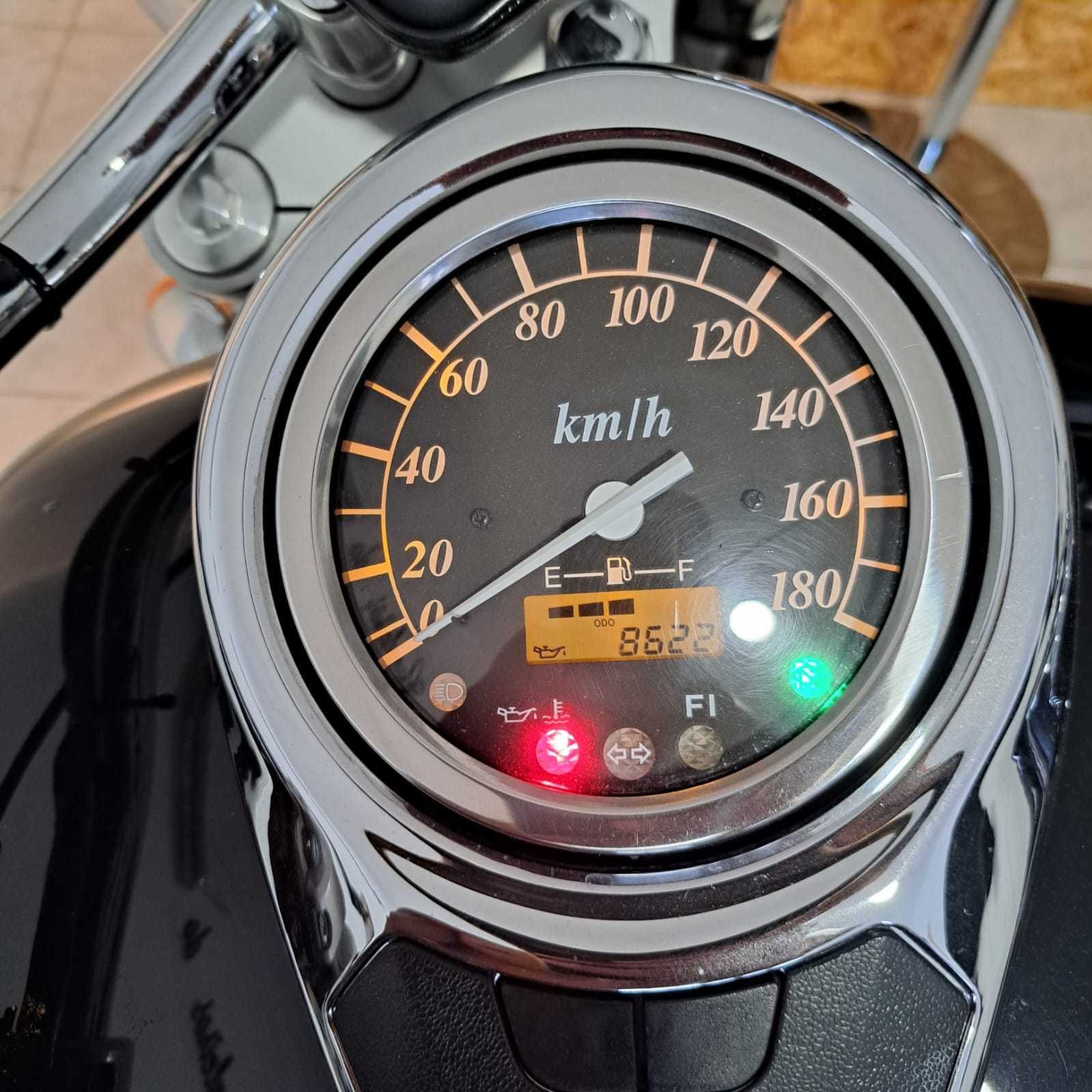 Moto Suzuki Intruder C800