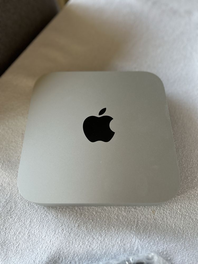 Apple Mac Mini + klawiatura + stojak