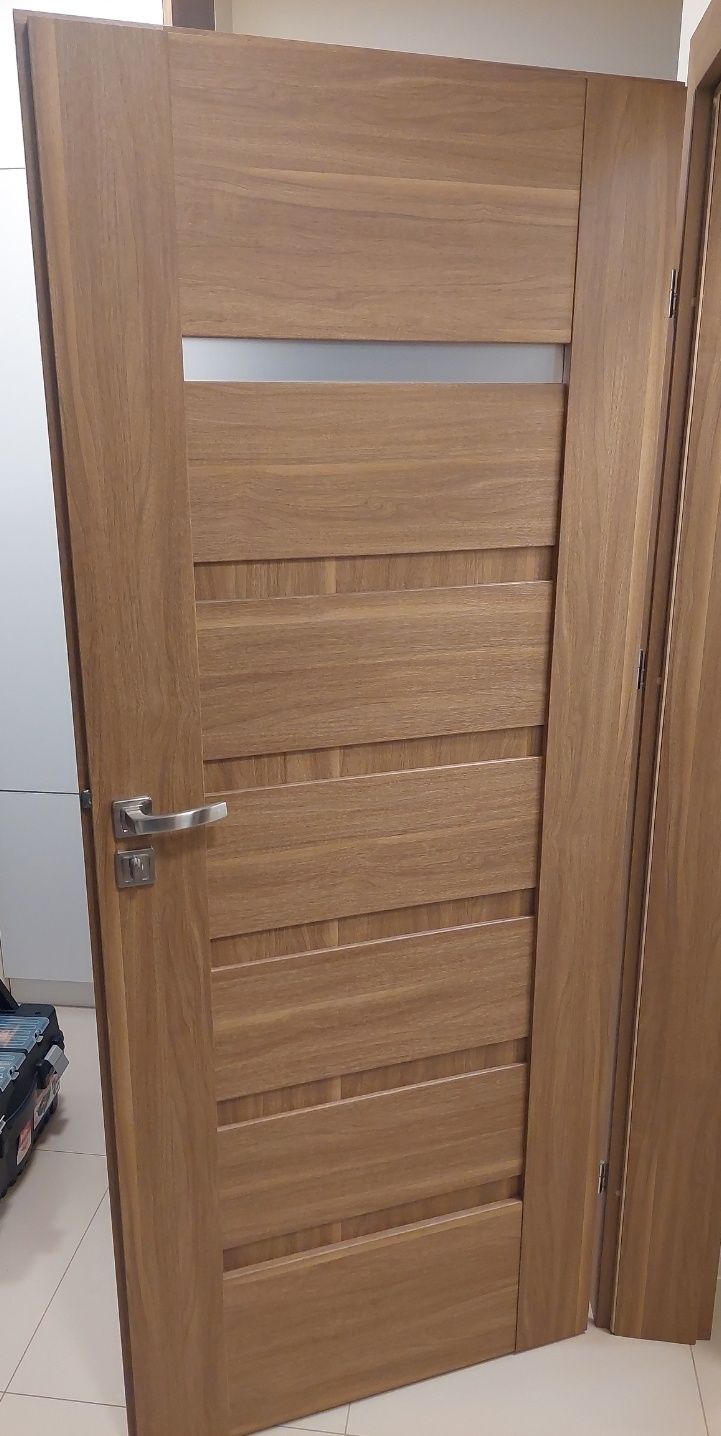 Drzwi wewnętrzne DRE kolor orzech karmelowy