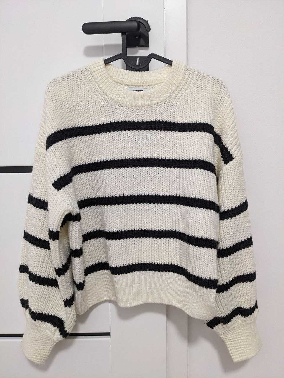Biały sweter w paski Cropp