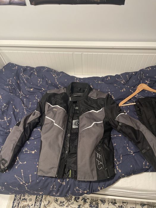 Komplet  , kurtka z zbroja i spodnie. Seca M