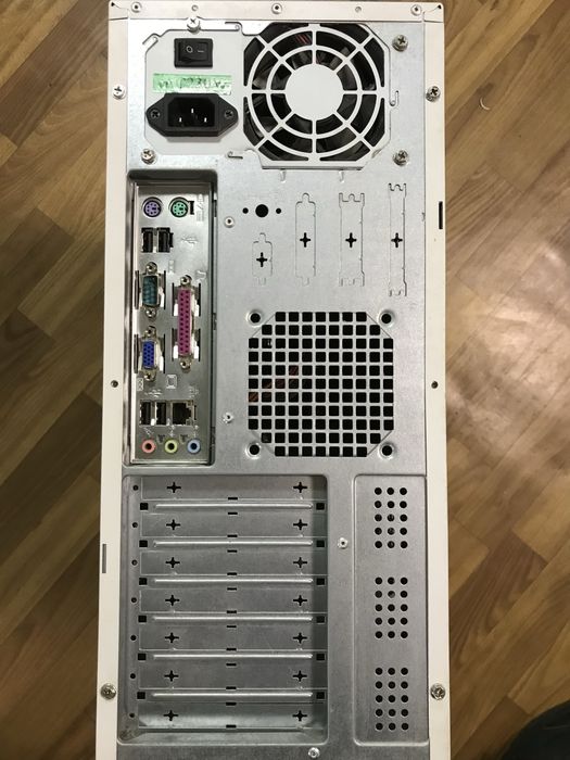 Компьютер монітор клавіатруа все в робочому стані