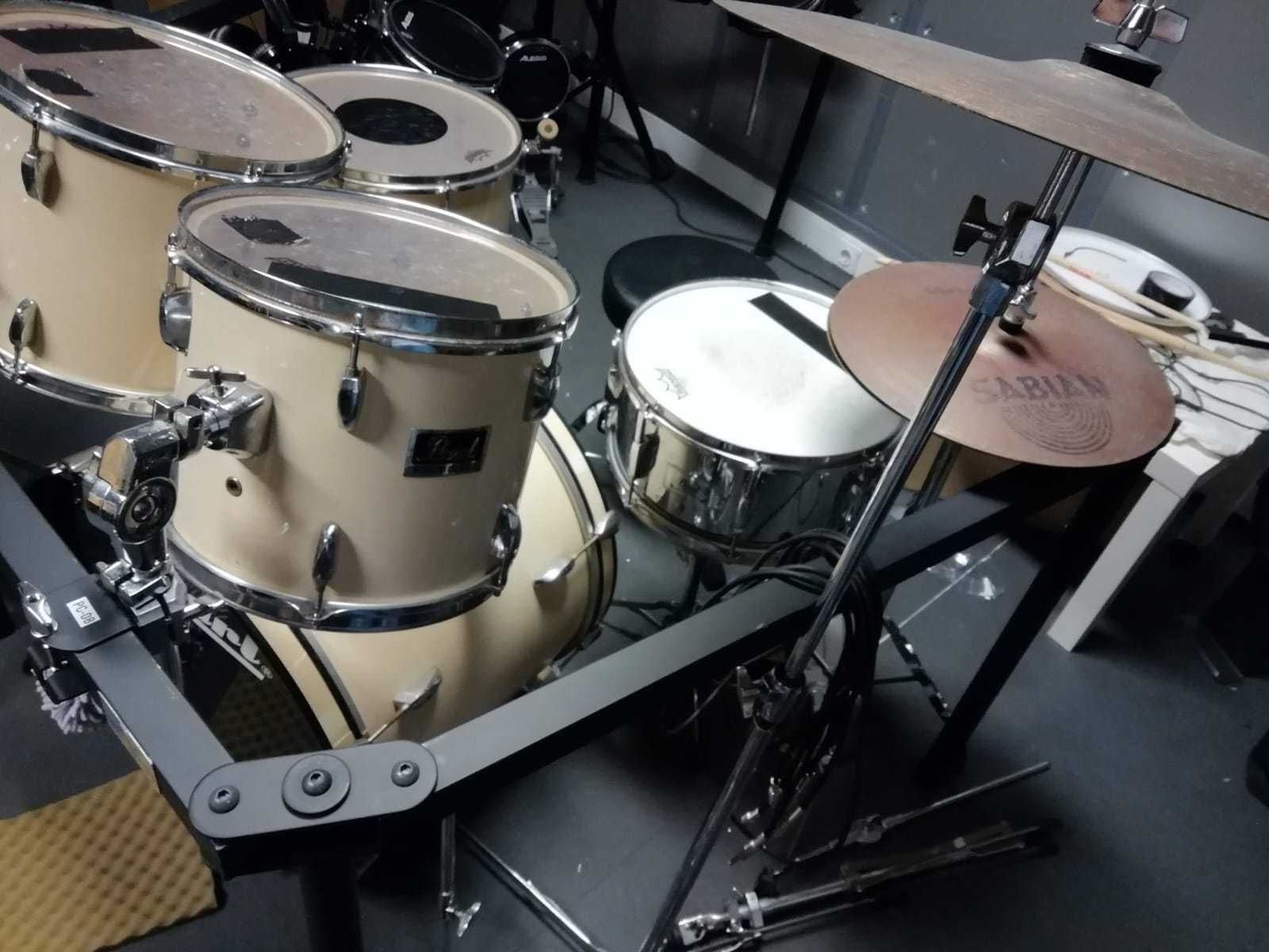 Bateria Eletrônica Pearl. Bom estado.