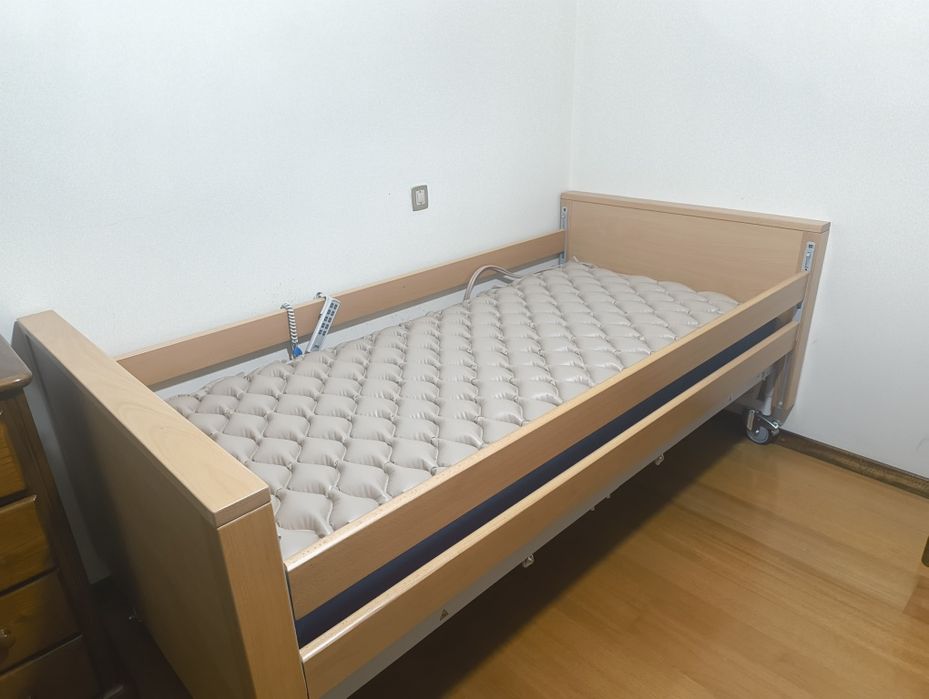 Cama Articulada Elétrica JMS,  Modelo Stella + colchão anti-escaras -
