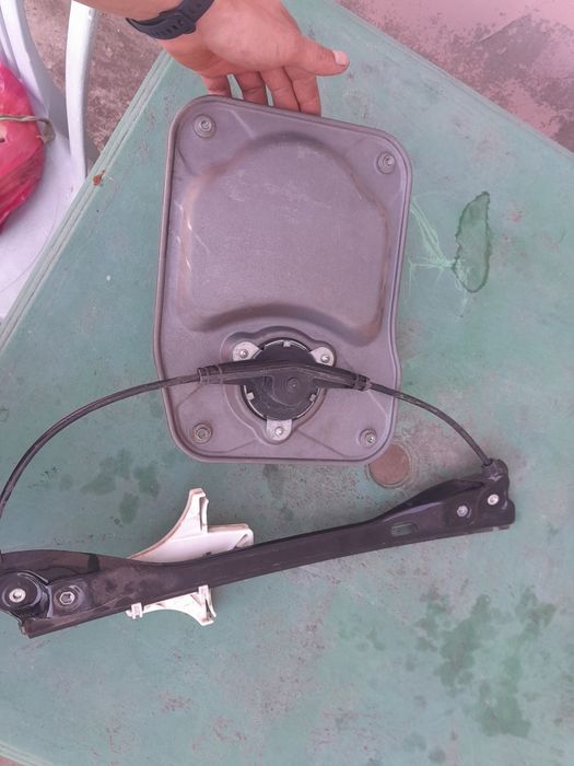 Стеклоподьемник задний правый шкода фабия