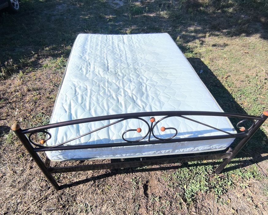 Двoспальная кровать 140х200 с матрасом/ Двоспальне ліжко