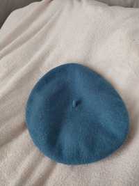 Niebieski wełniany beret