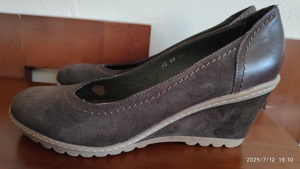 Czółenka, buty Venezia zamszowe, roz. 41
