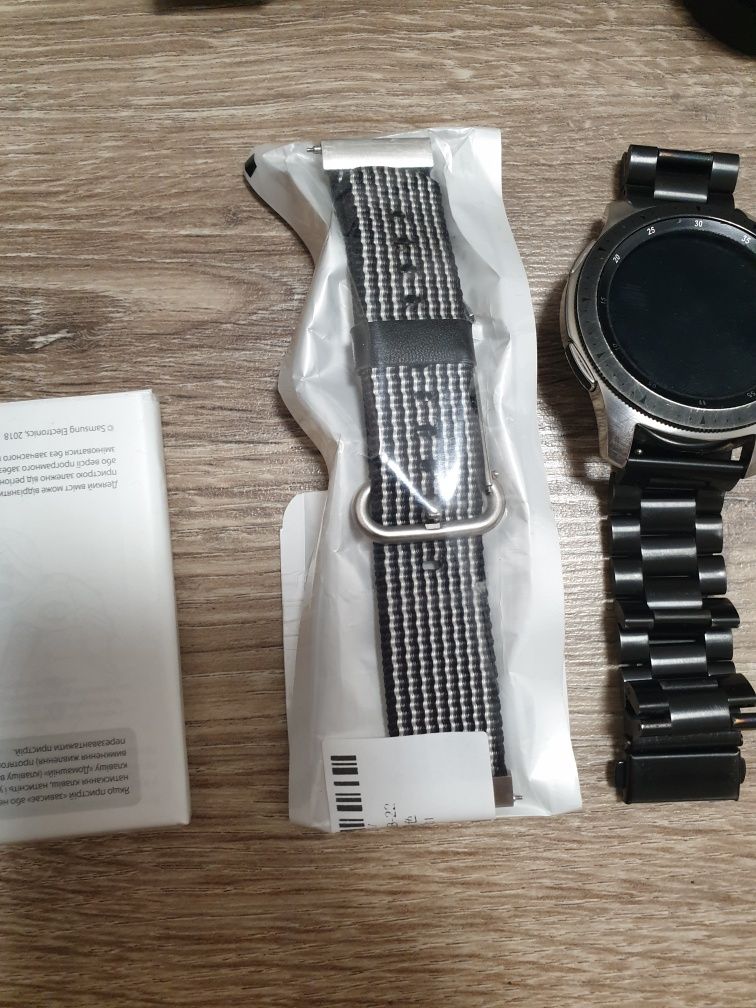 Samsung Galaxy Watch 46 mm оригинал. Полный комплект. 3 ремешка