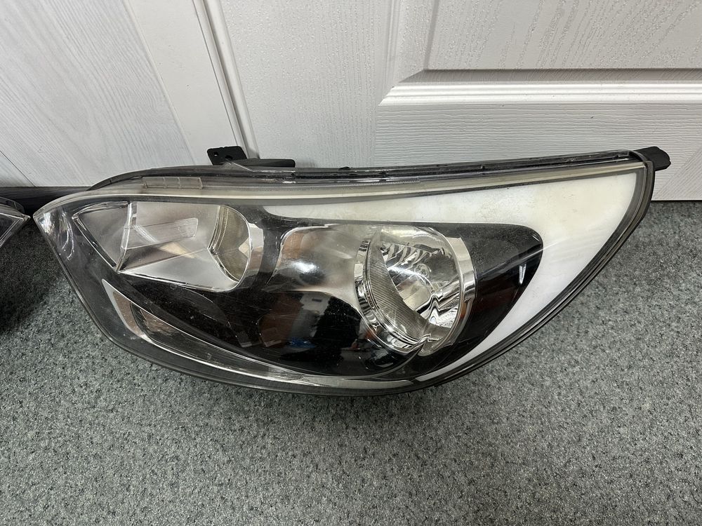 Фара передняя Kia Rio 2011
