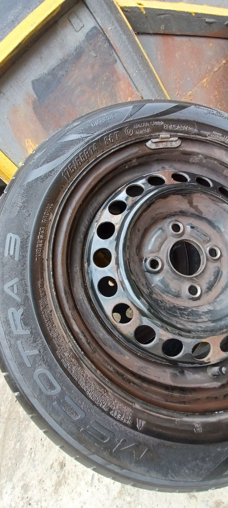 4 koła +  opony z felgami 175/65R14 (2 Dublop + 2 Maxxis )