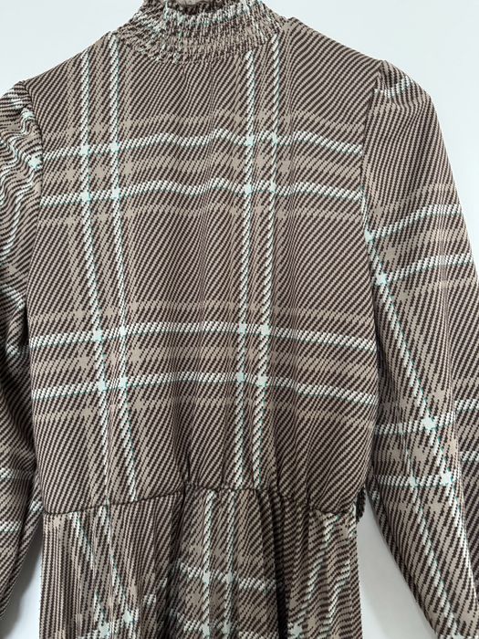 Sukienka jesienna plisowana na pasek