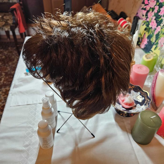 продам парик новый в комплекте из германии.